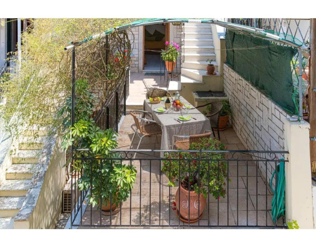Faye'S Loft Apartment Gaios Exterior photo